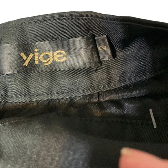 YIGE black pleated minimalist skirt size 2 - Picture 3 of 3